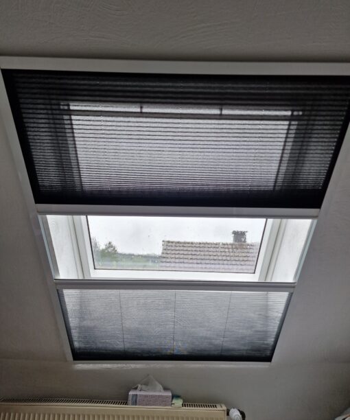 Alternative view of Schraub - Klebesystem Dachfenster - Verdunkelung und Fliegengitter - Vertikal